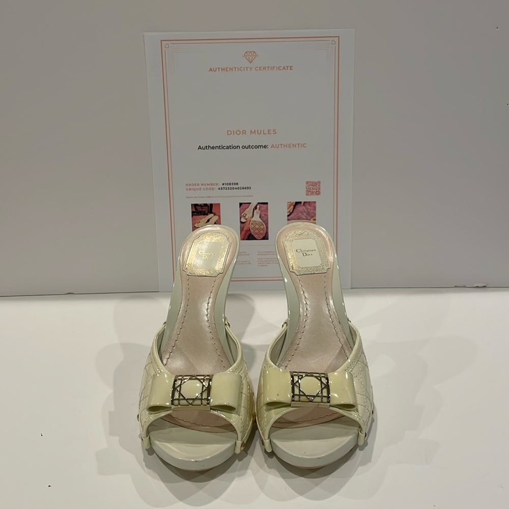 Christian Dior Cream Patent Quilted Leather Bow Heels Mules Sandals 39.5 9.5